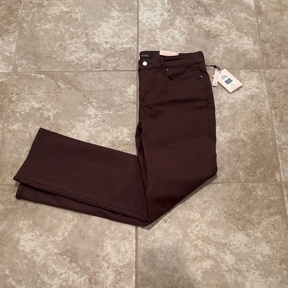NYDJ Denim - NYDJ Marilyn Straight Leg Jean in size 12